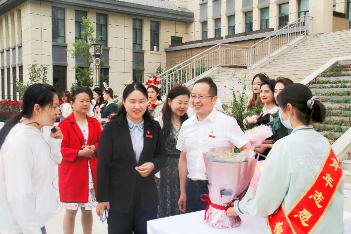 花“漾”青春    匠心筑梦 阿克苏职业技术学院首届花艺主题作品展取得圆满成功